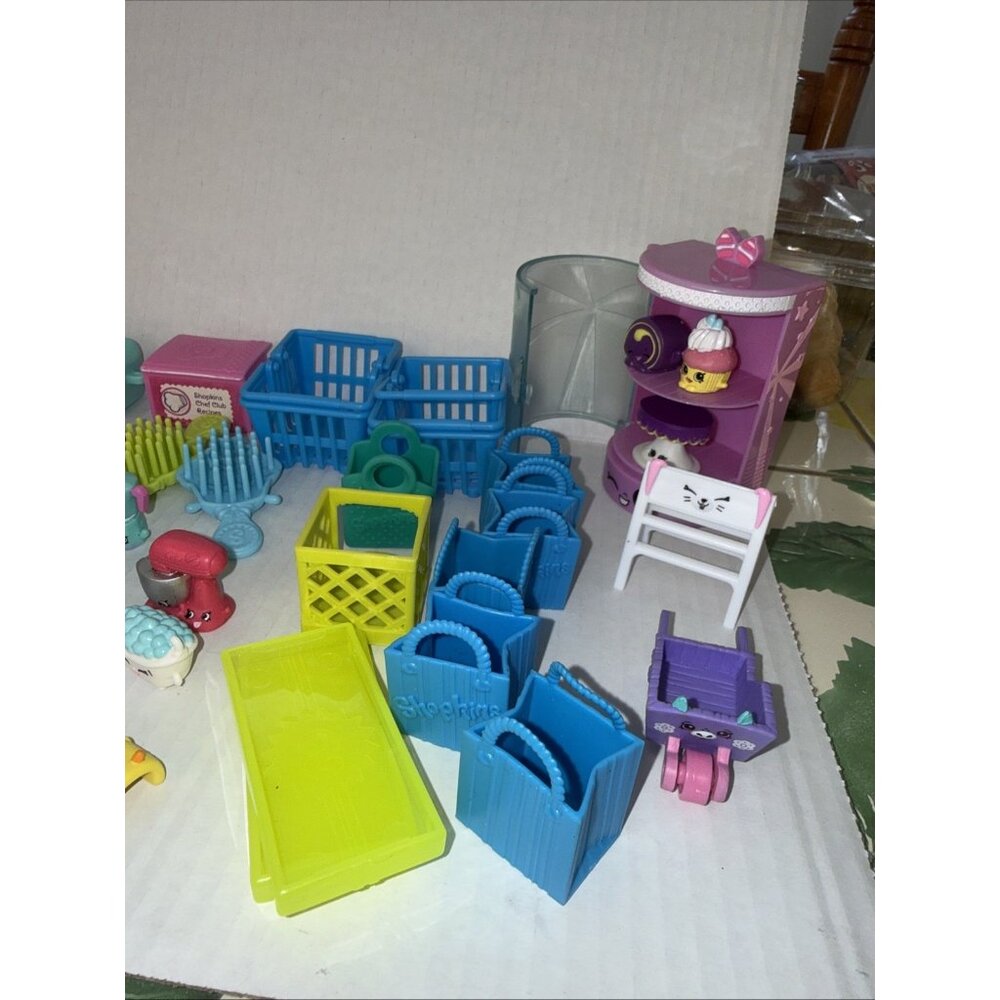 Lot Apprx 125 Assorted Shopkins Moose Characters Cars Carts Bags Combs Shoes - Picture 2 of 16